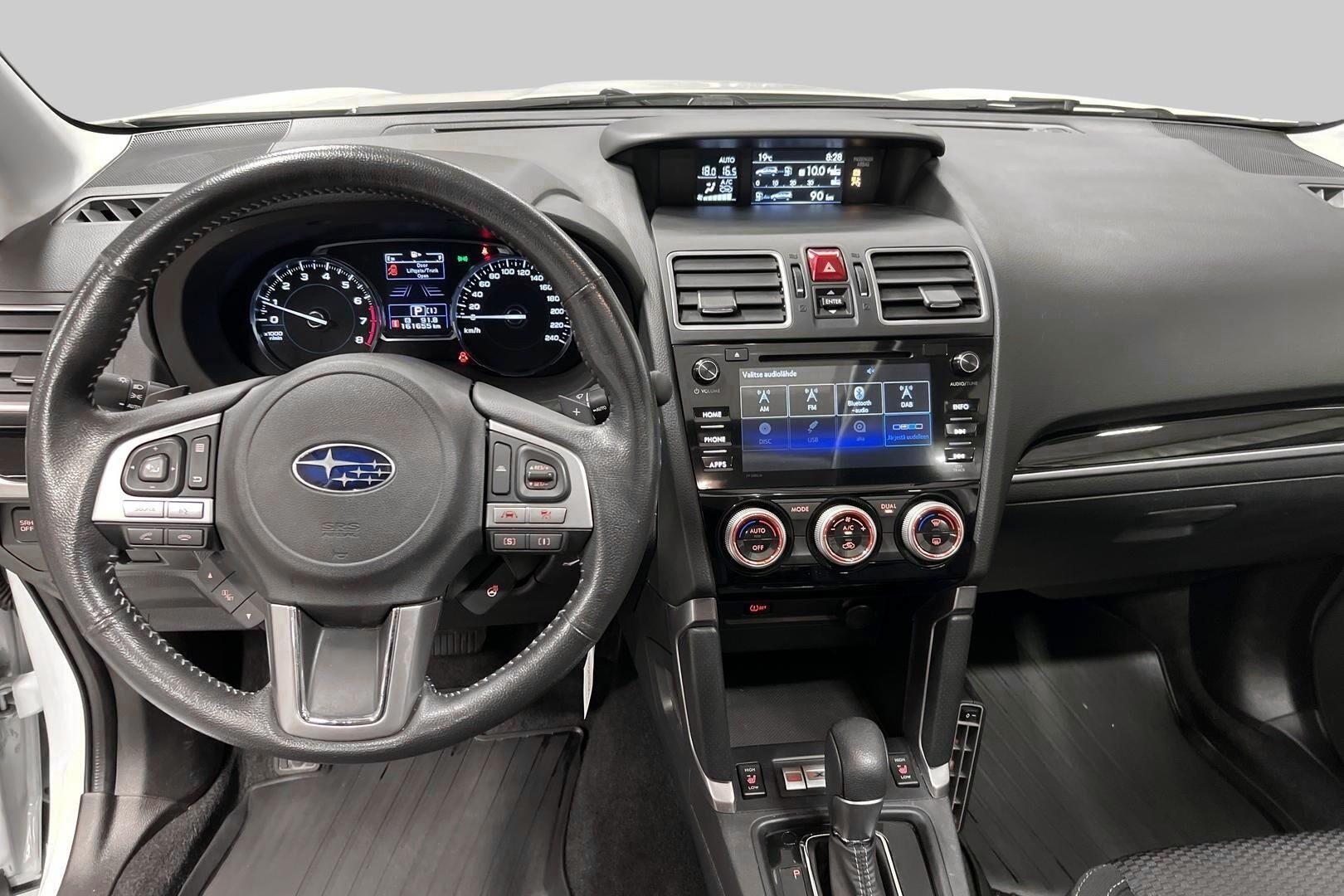 Subaru Forester iso kuva 11