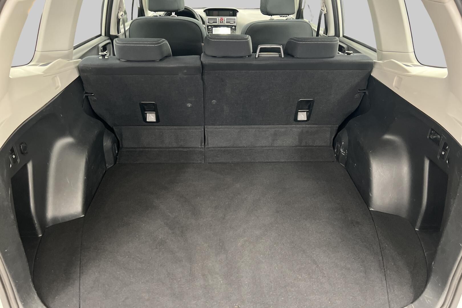 Subaru Forester iso kuva 12