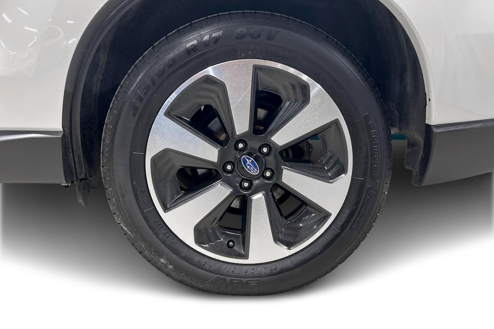 Subaru Forester iso kuva 13