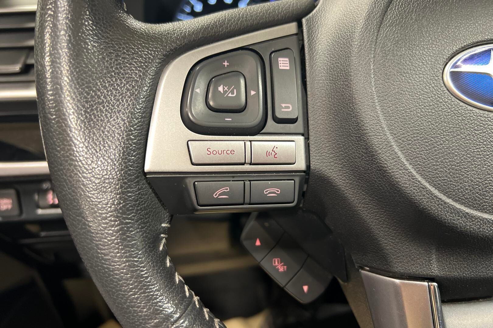 Subaru Forester iso kuva 18