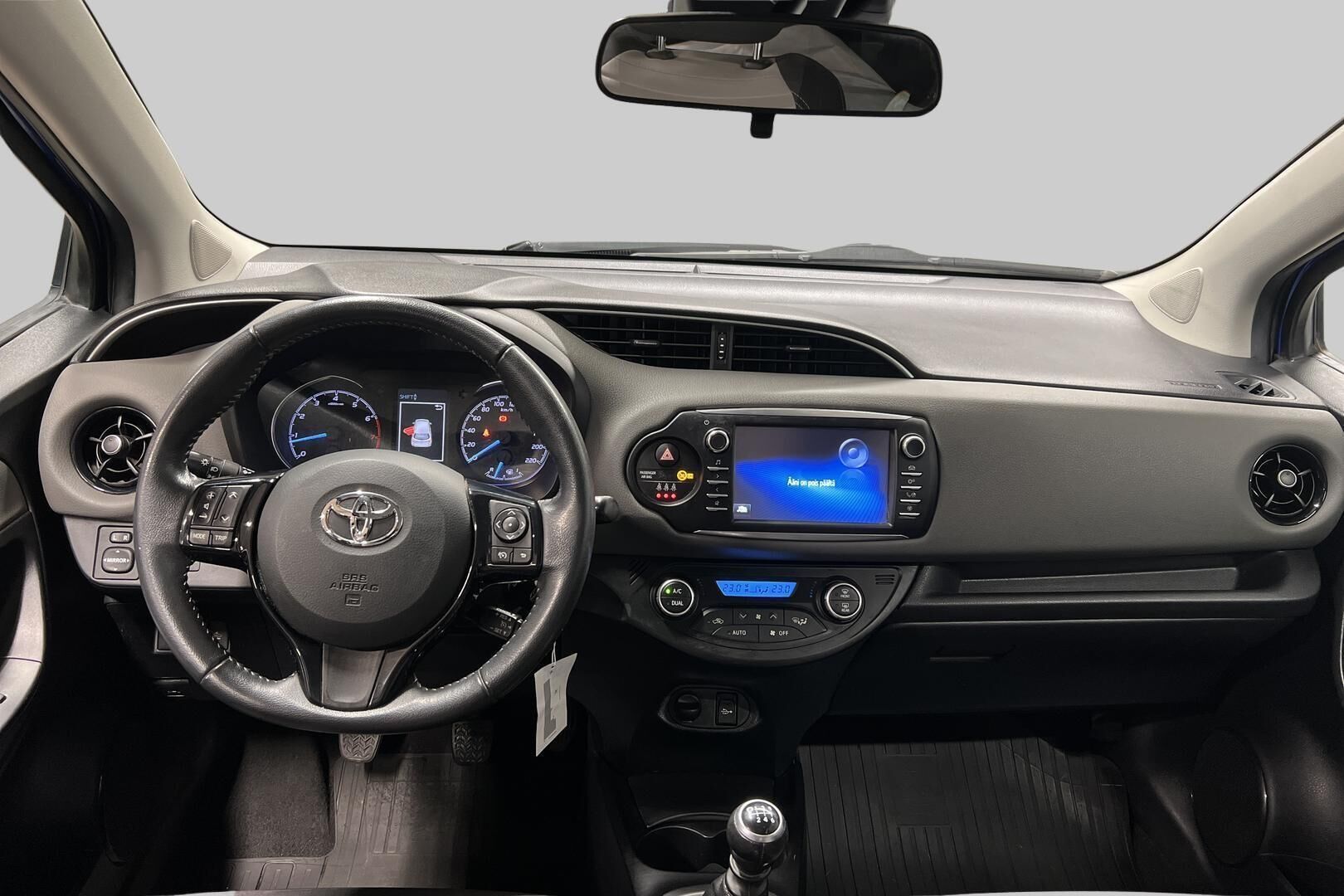 Toyota Yaris iso kuva 8