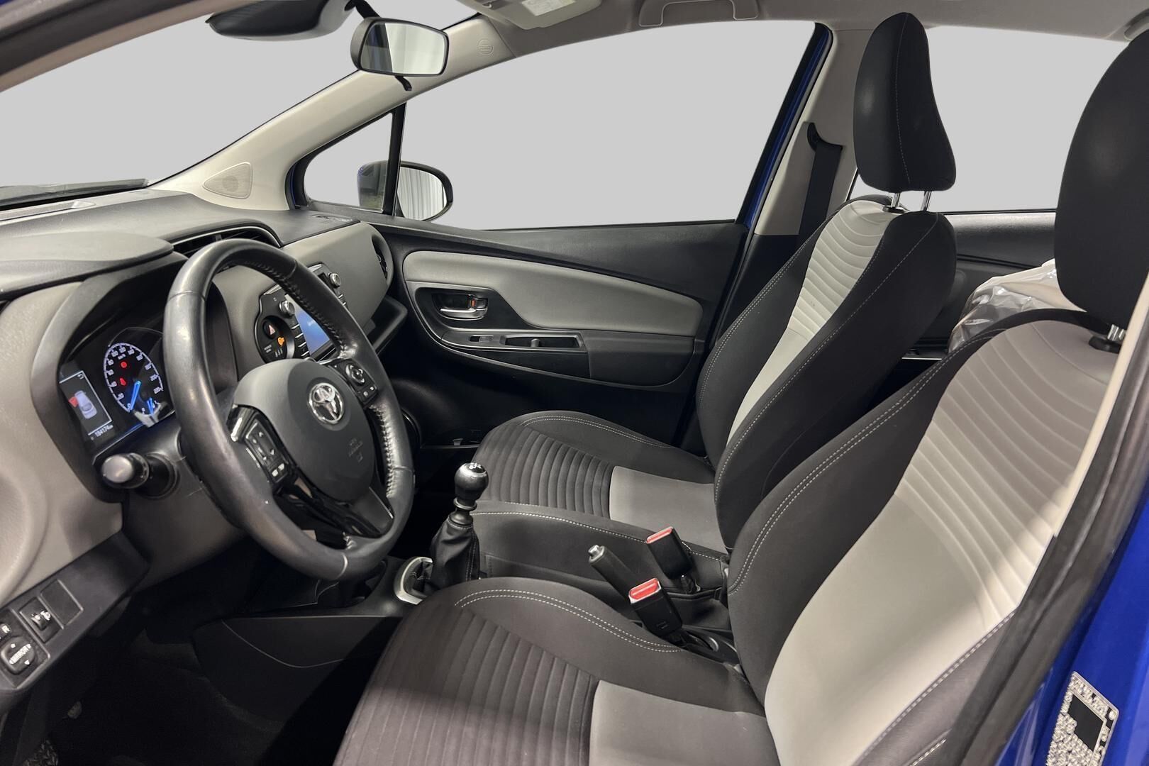 Toyota Yaris iso kuva 6