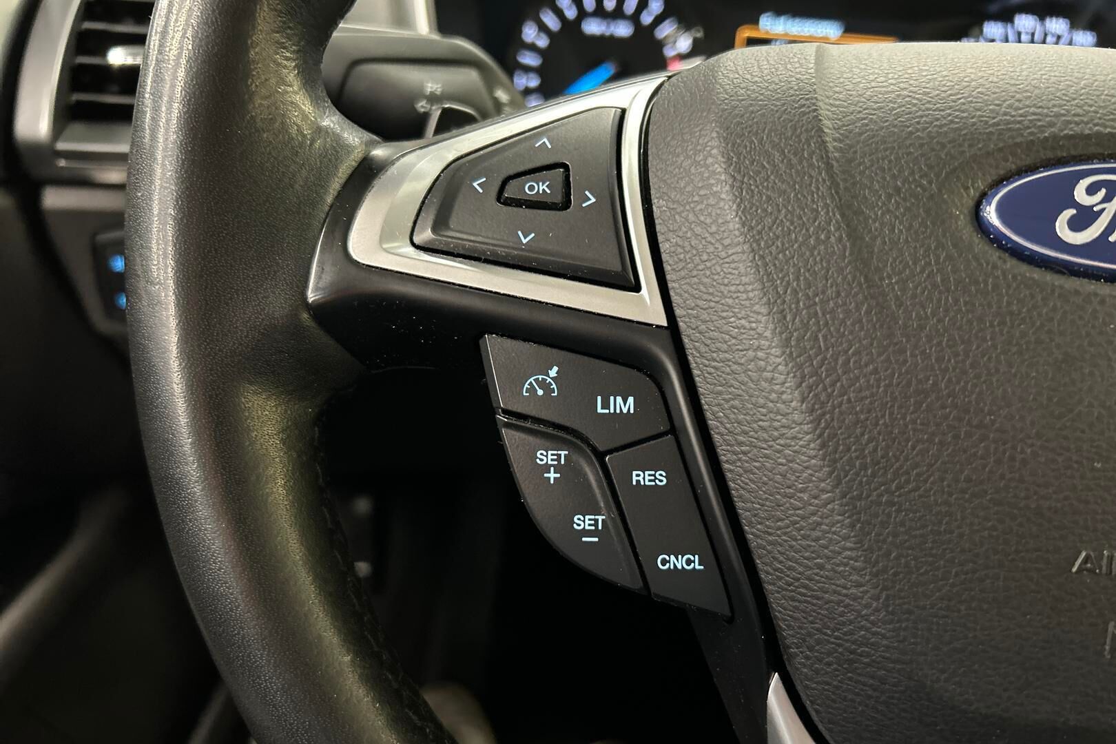 Ford Mondeo iso kuva 15