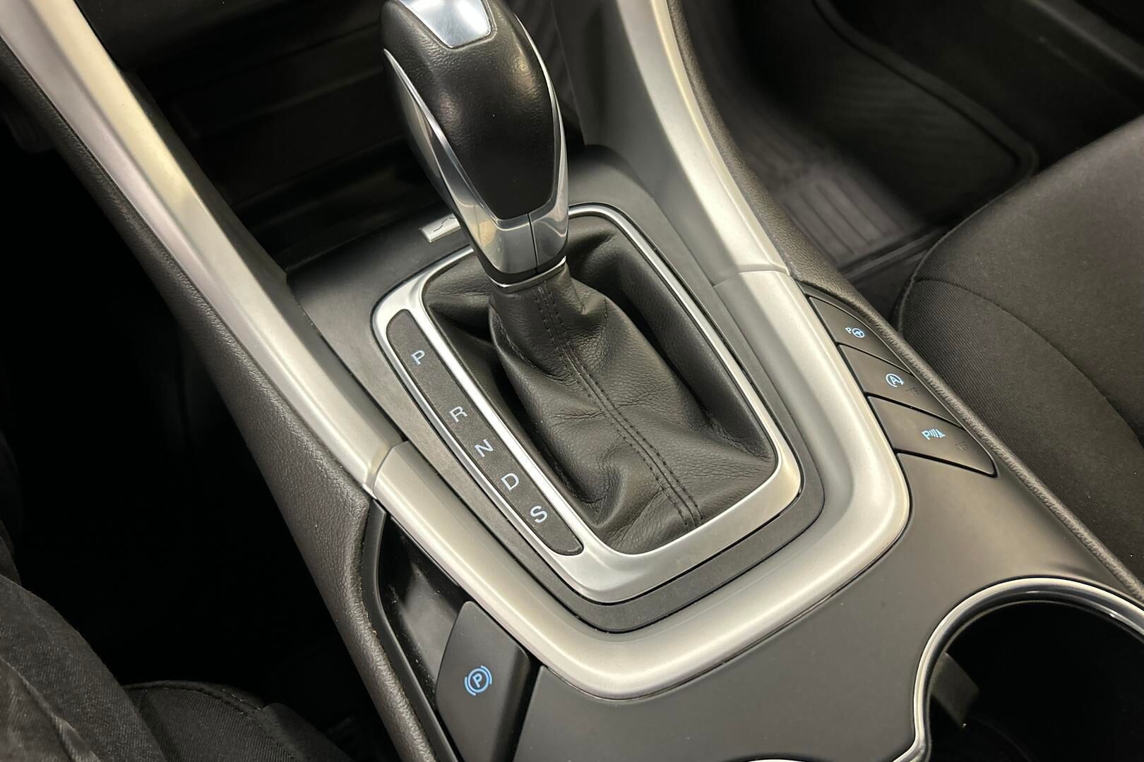 Ford Mondeo iso kuva 27