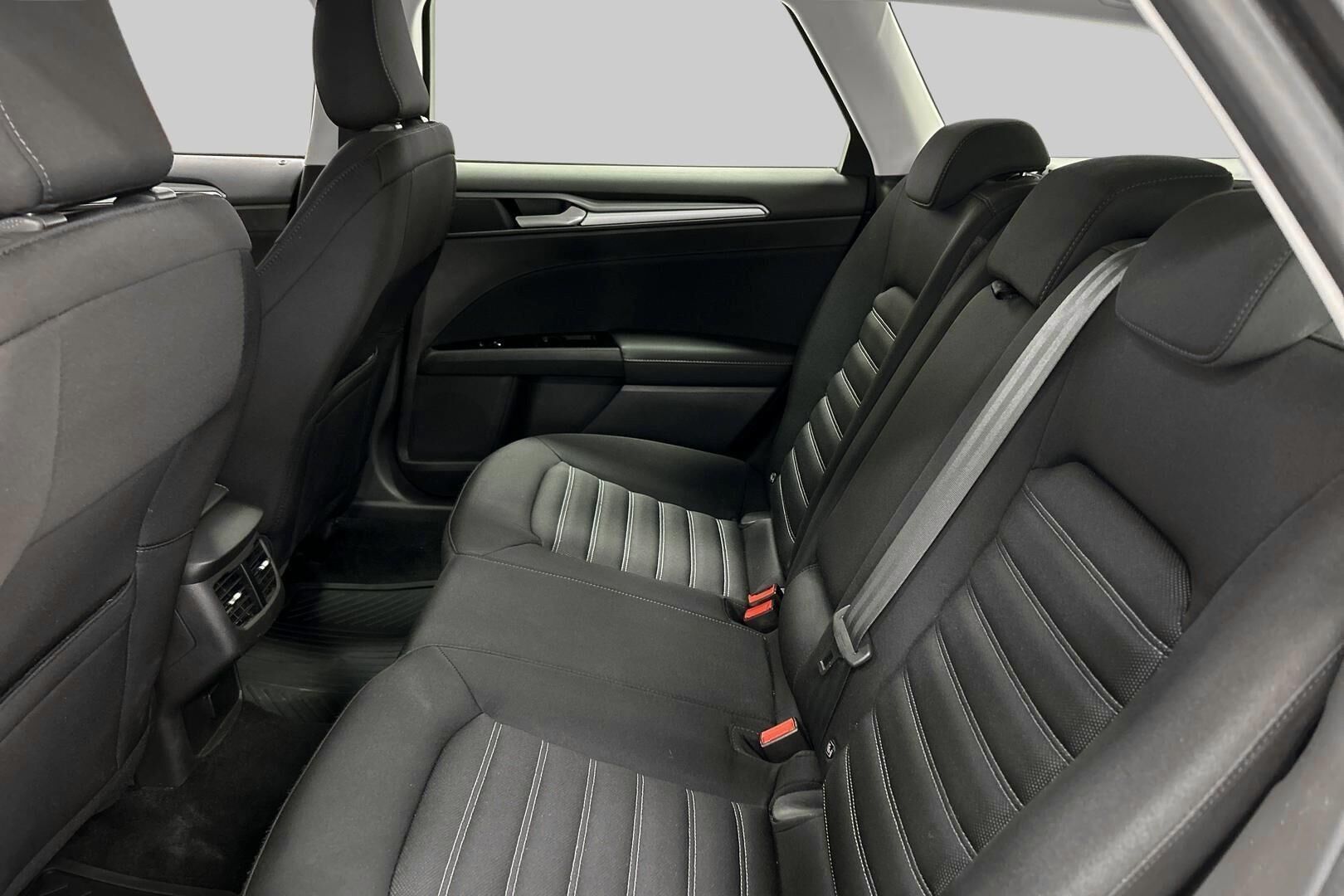 Ford Mondeo iso kuva 9