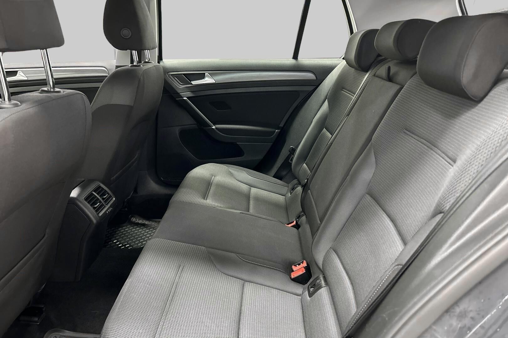 Volkswagen Golf iso kuva 7