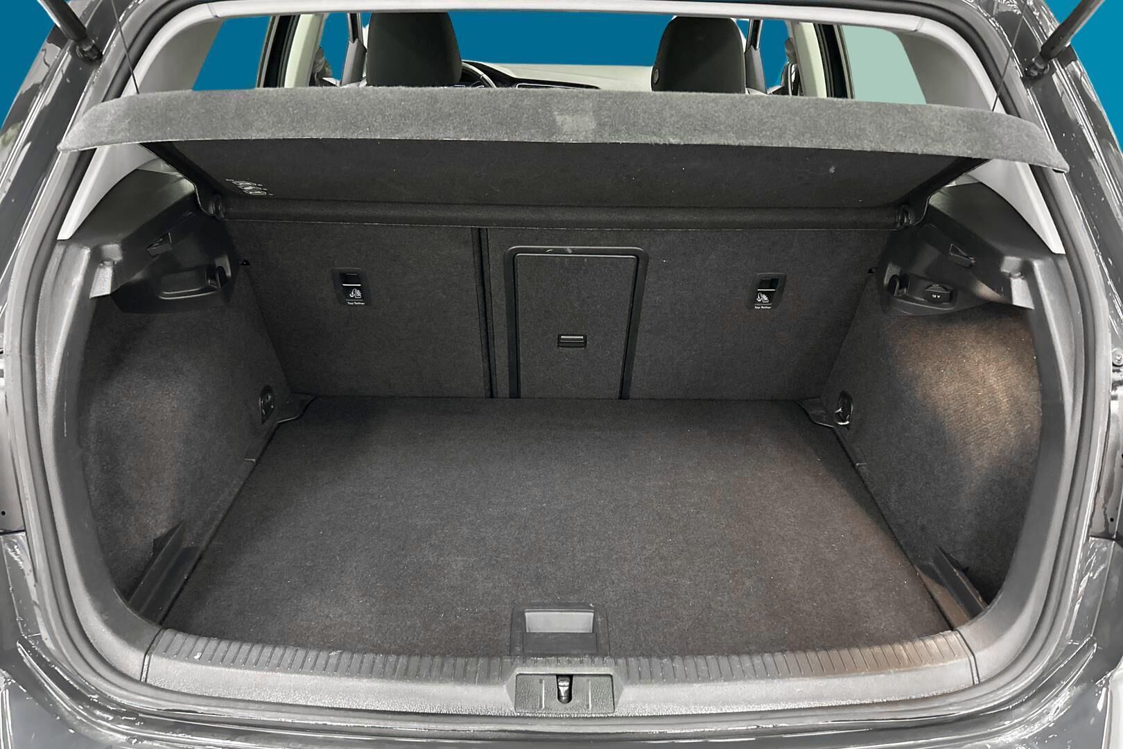 Volkswagen Golf iso kuva 24