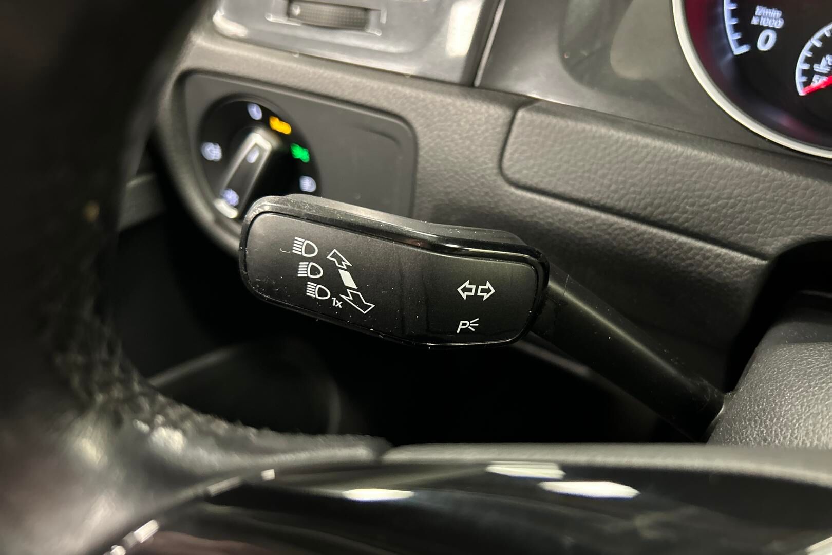 Volkswagen Golf iso kuva 27