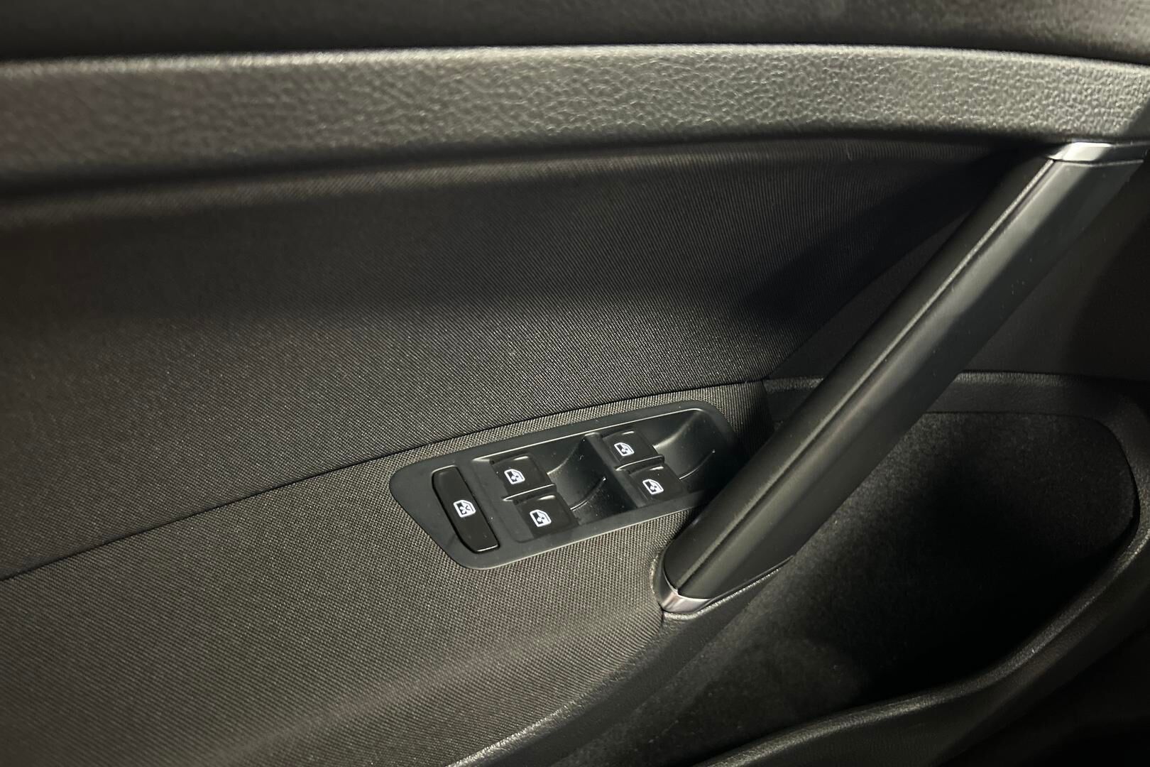 Volkswagen Golf iso kuva 13