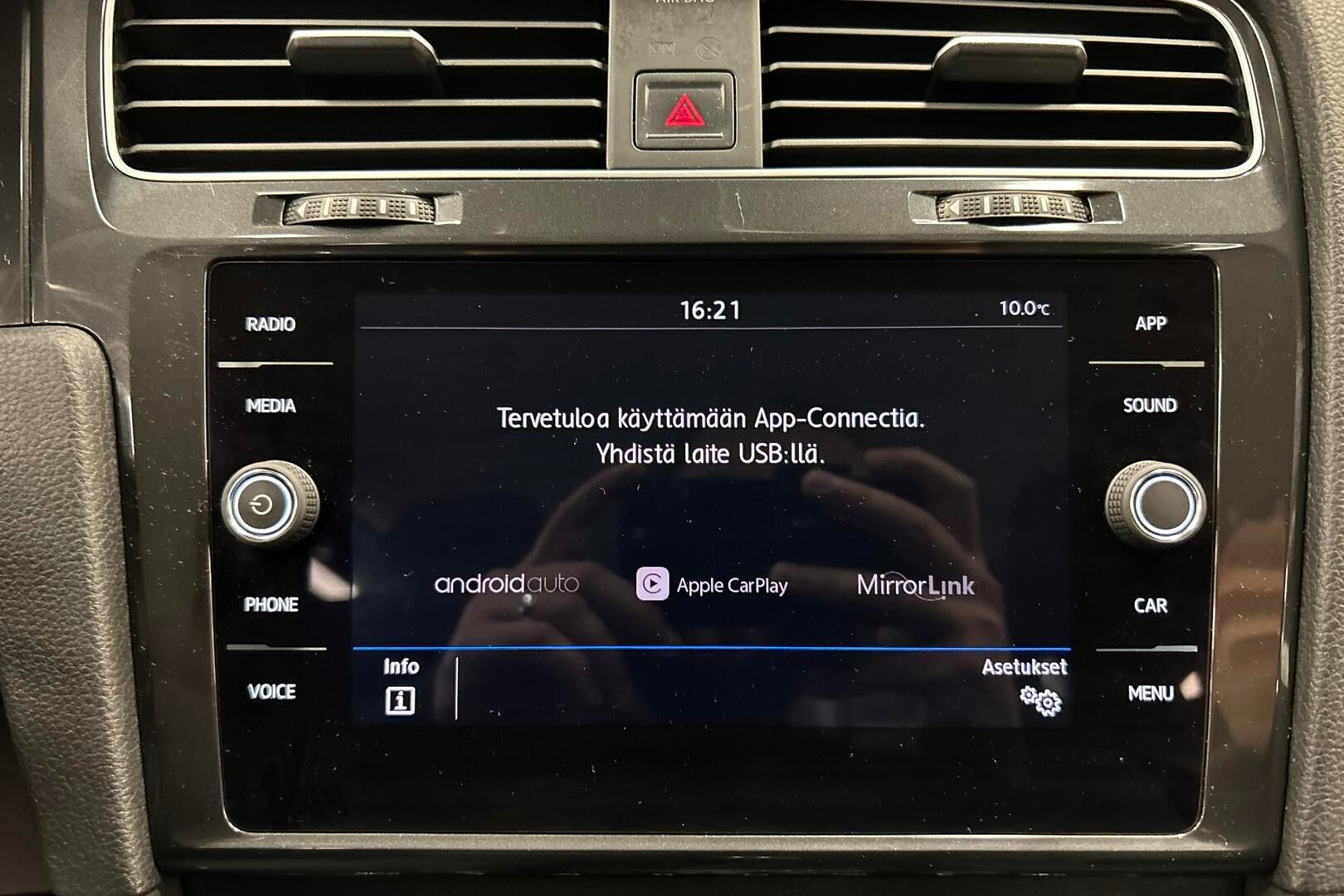 Volkswagen Golf iso kuva 16