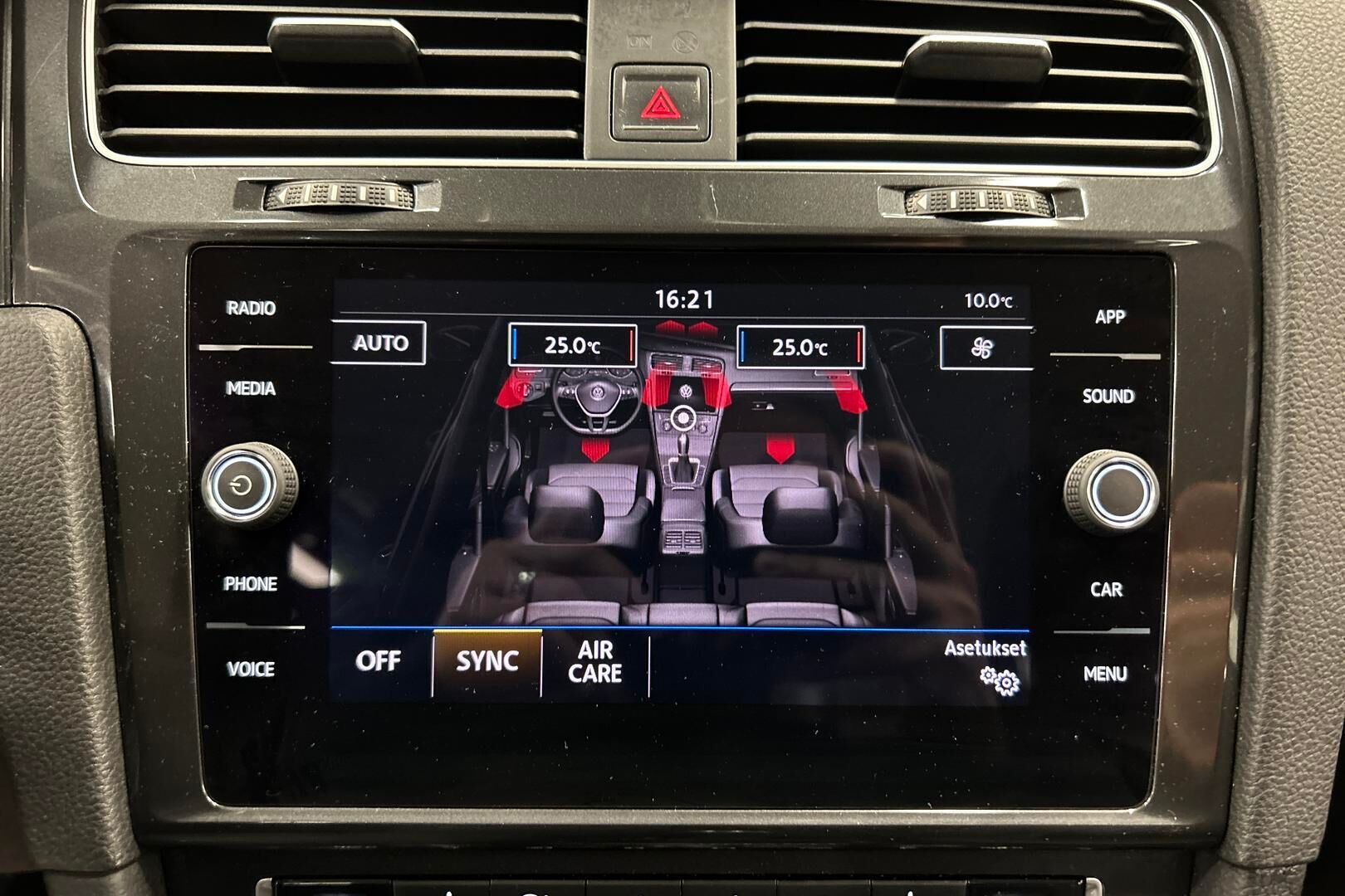 Volkswagen Golf iso kuva 17