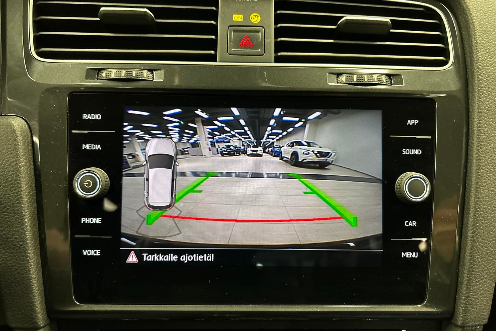 Volkswagen Golf iso kuva 32