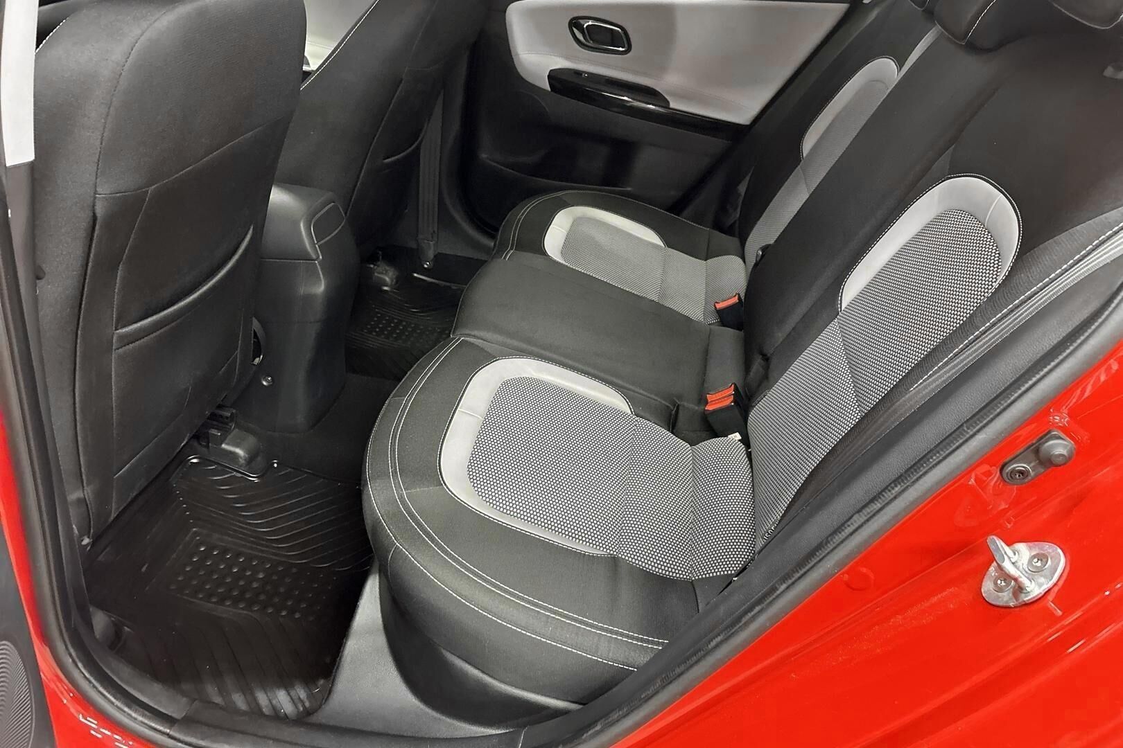 Kia cee'd iso kuva 10