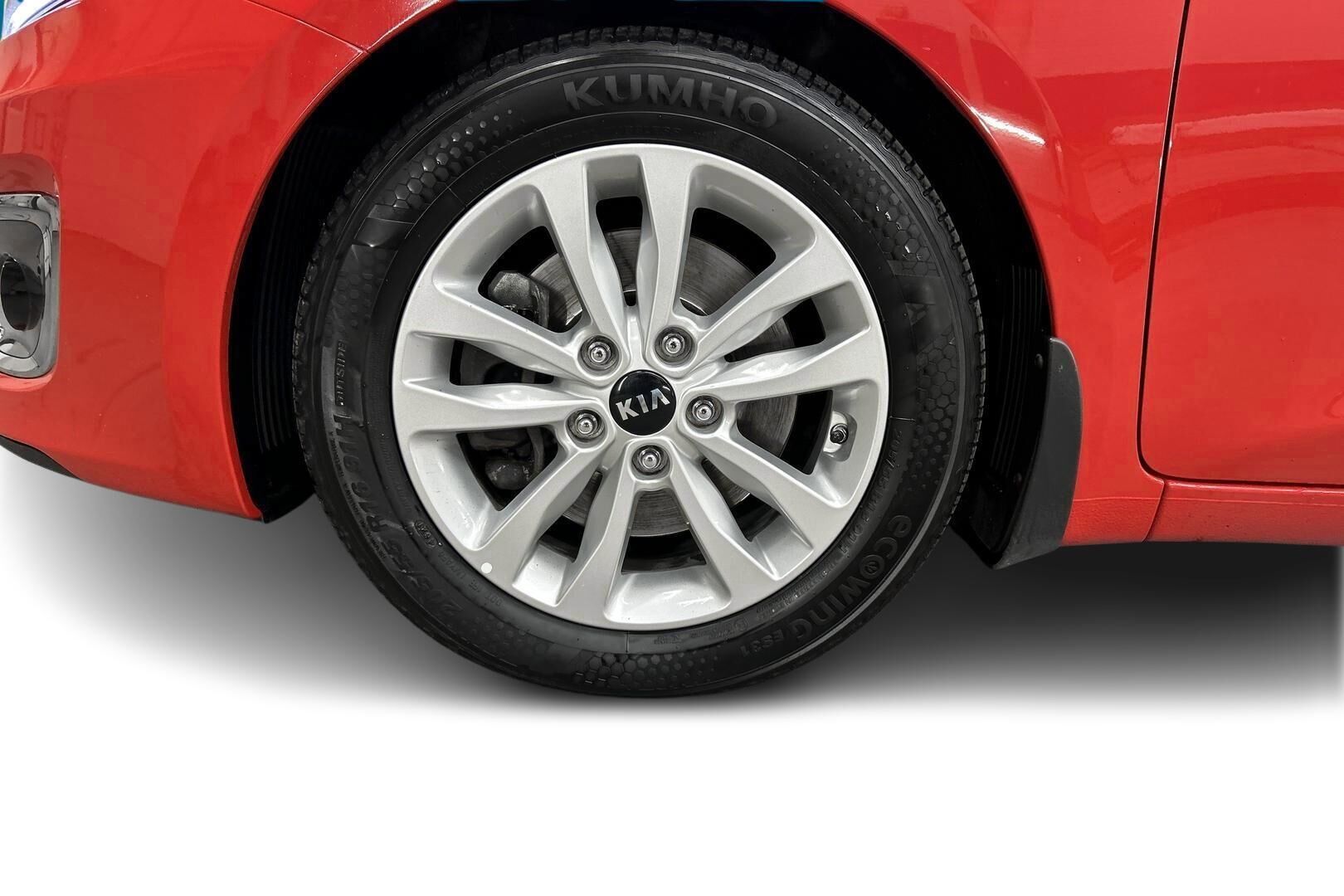 Kia cee'd iso kuva 13