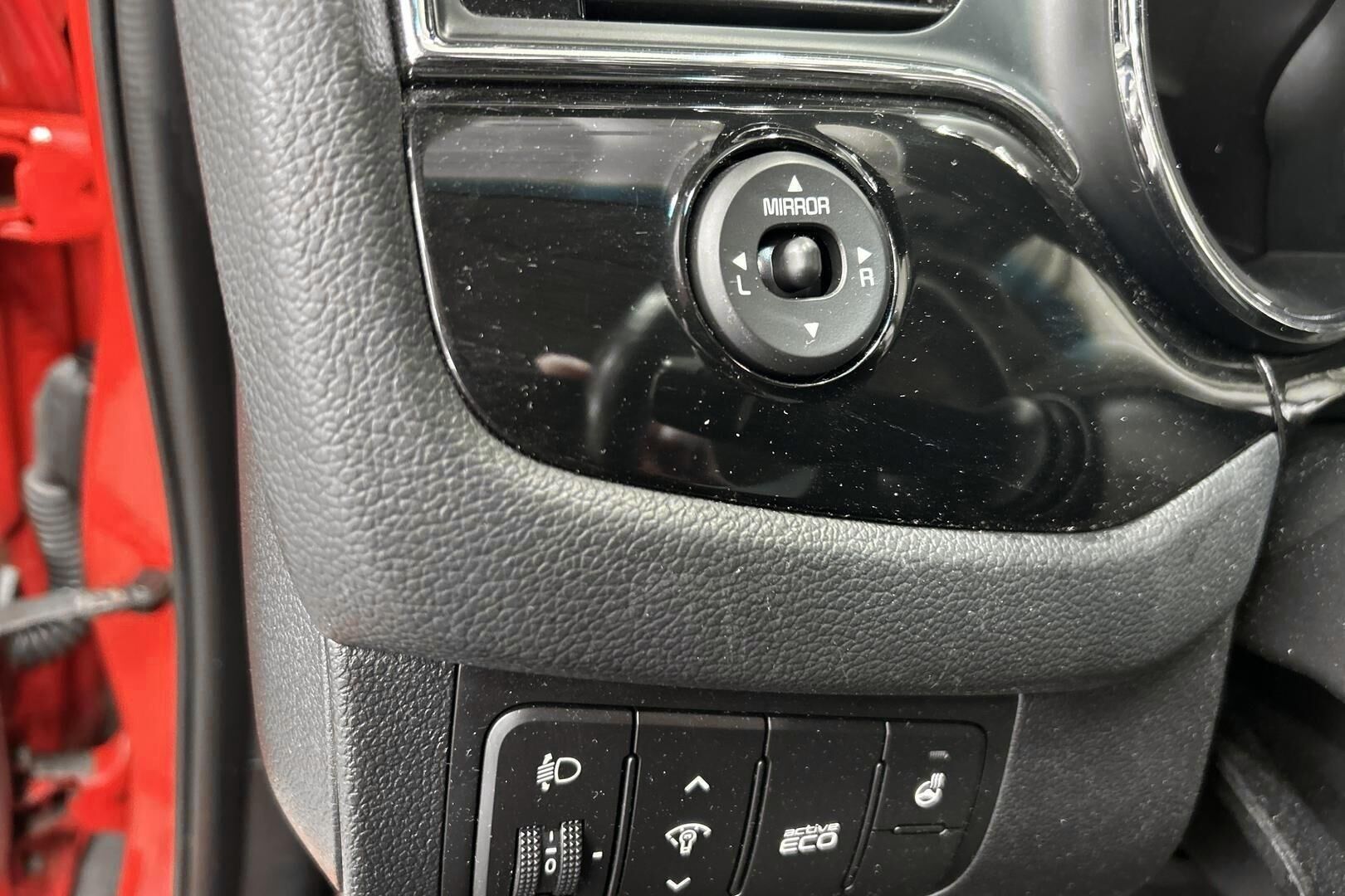 Kia cee'd iso kuva 15
