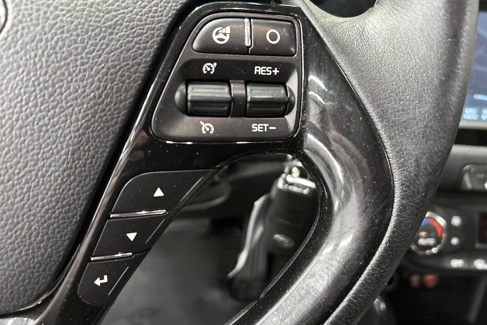 Kia cee'd iso kuva 17