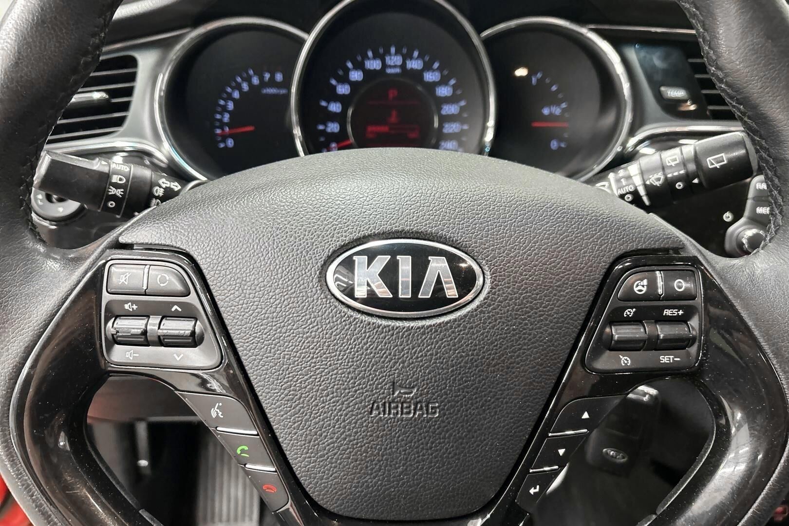 Kia cee'd iso kuva 19