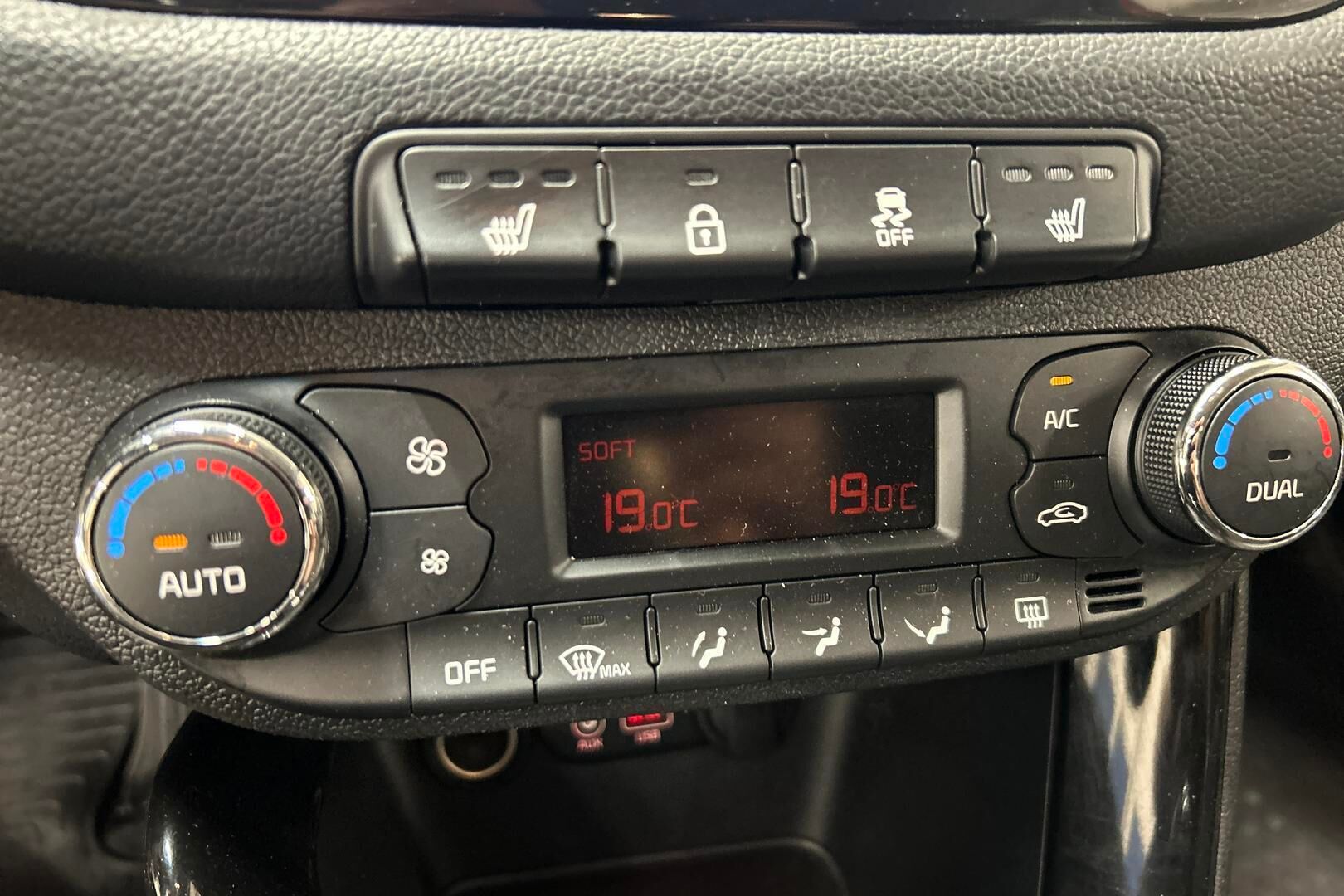 Kia cee'd iso kuva 22