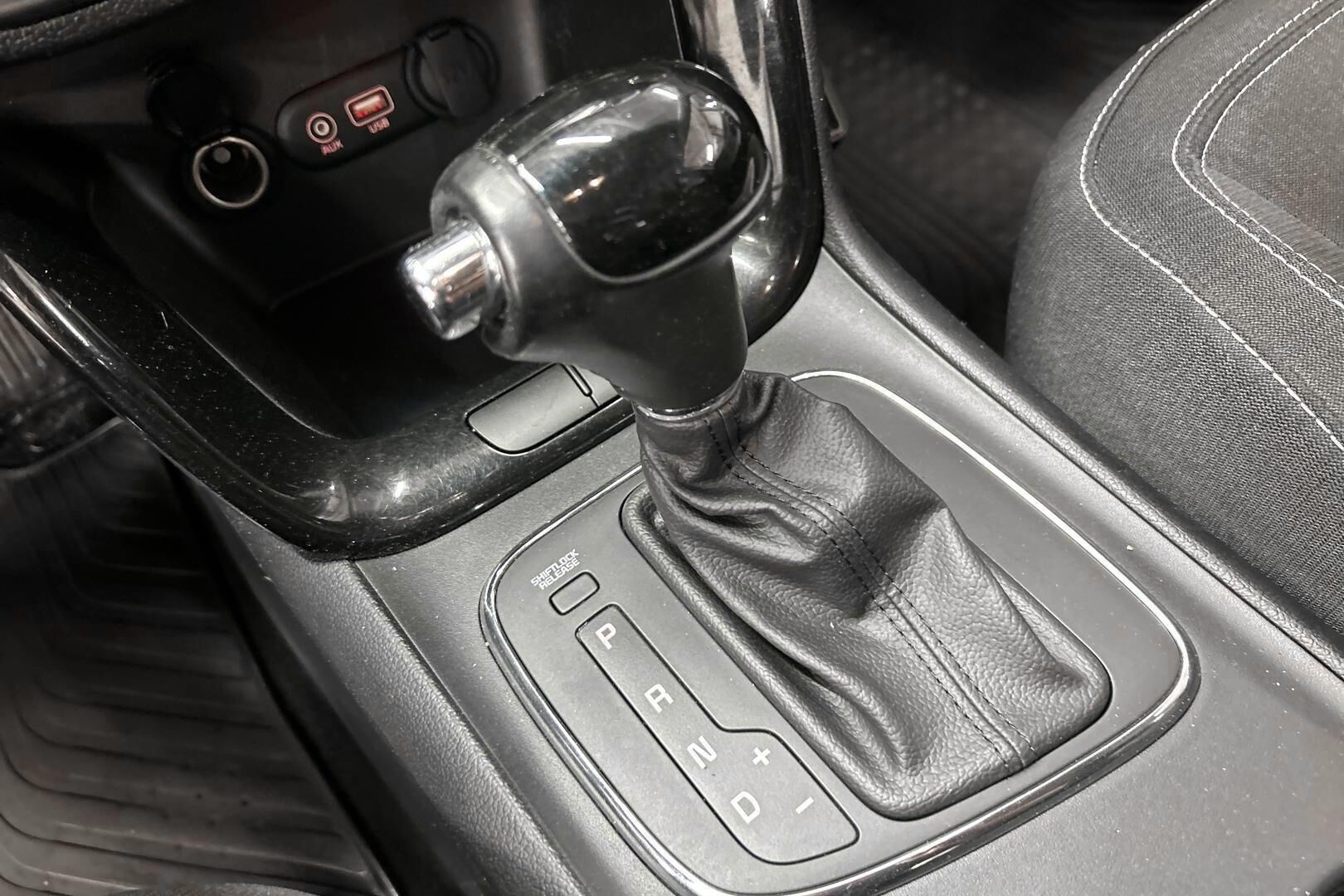 Kia cee'd iso kuva 23