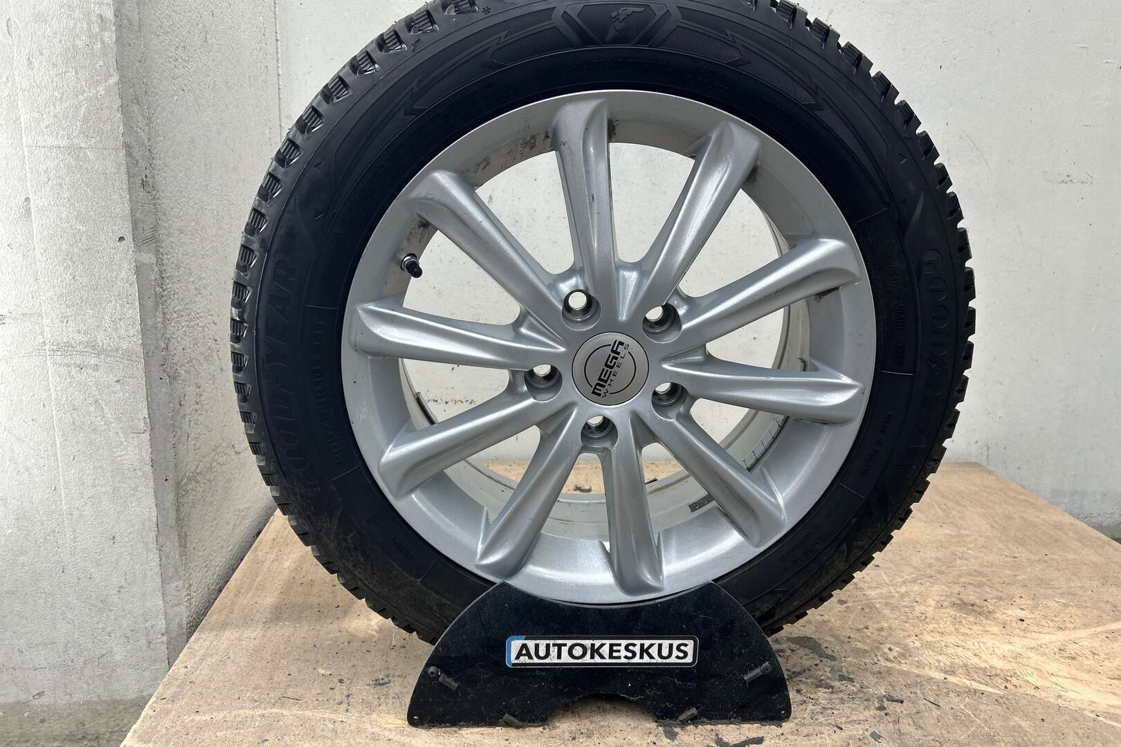 Kia cee'd iso kuva 24