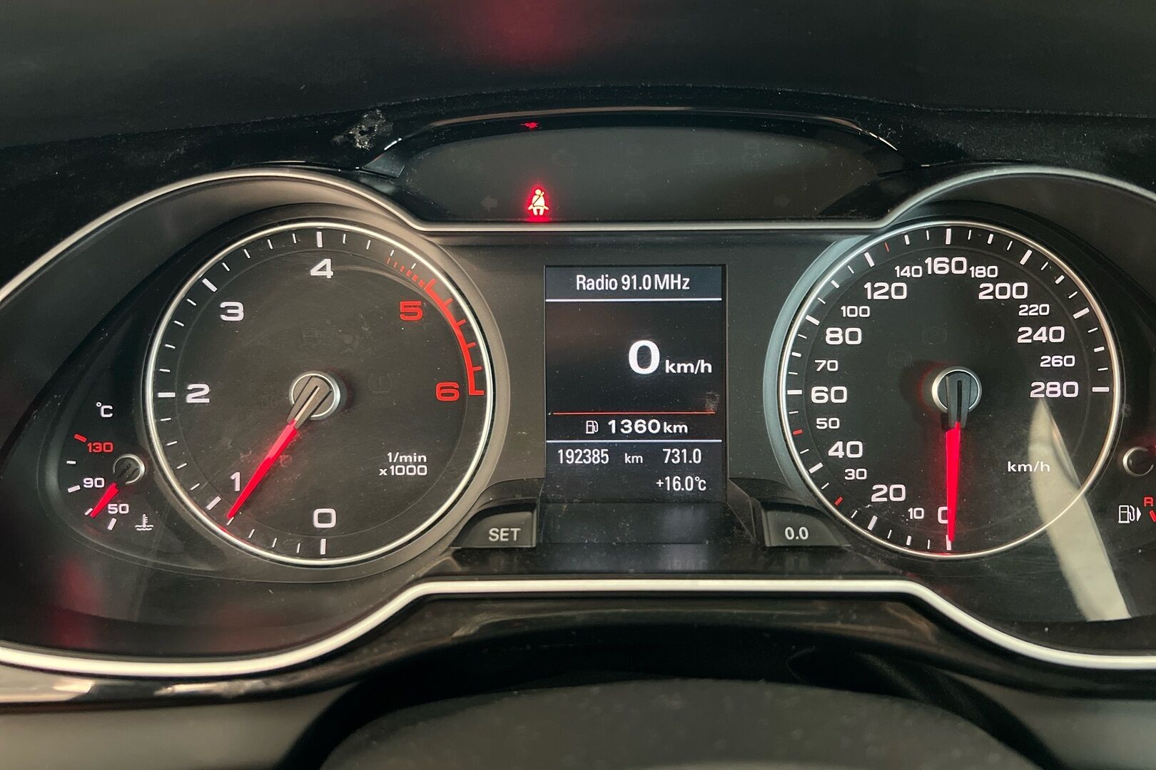 Audi A4 iso kuva 10