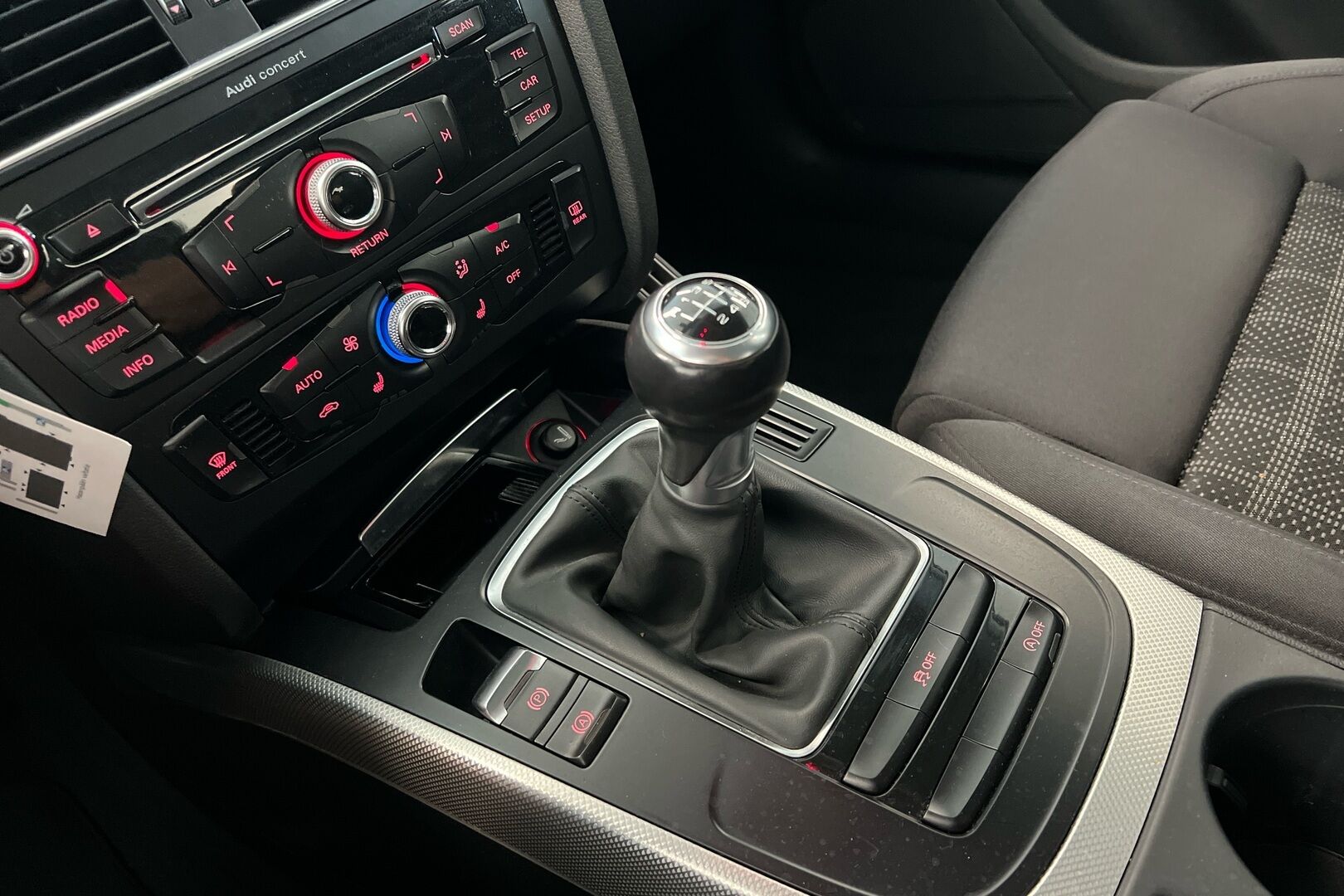 Audi A4 iso kuva 12