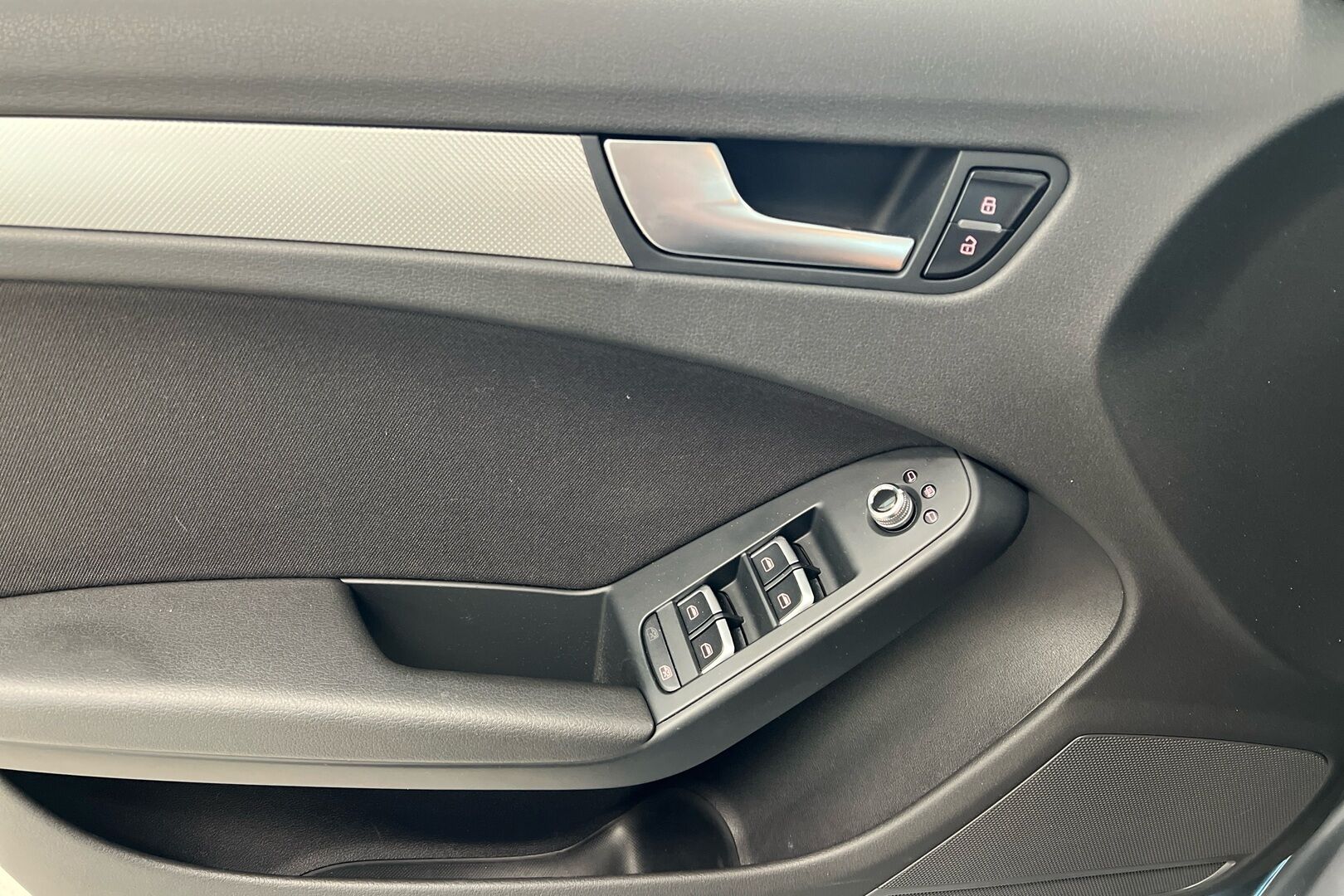 Audi A4 iso kuva 16