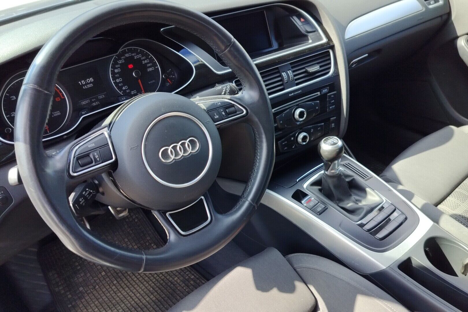 Audi A4 iso kuva 2