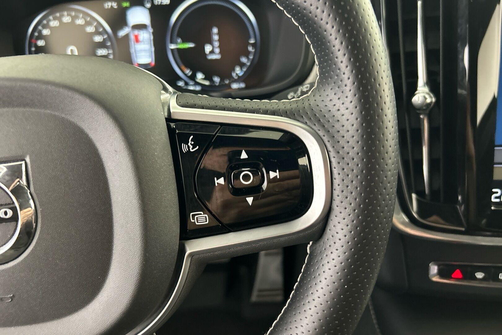 Volvo V90 iso kuva 21