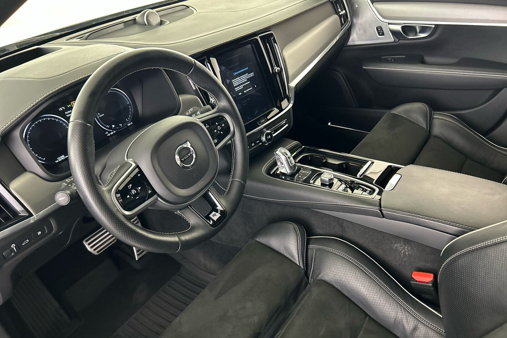 Volvo V90 iso kuva 6