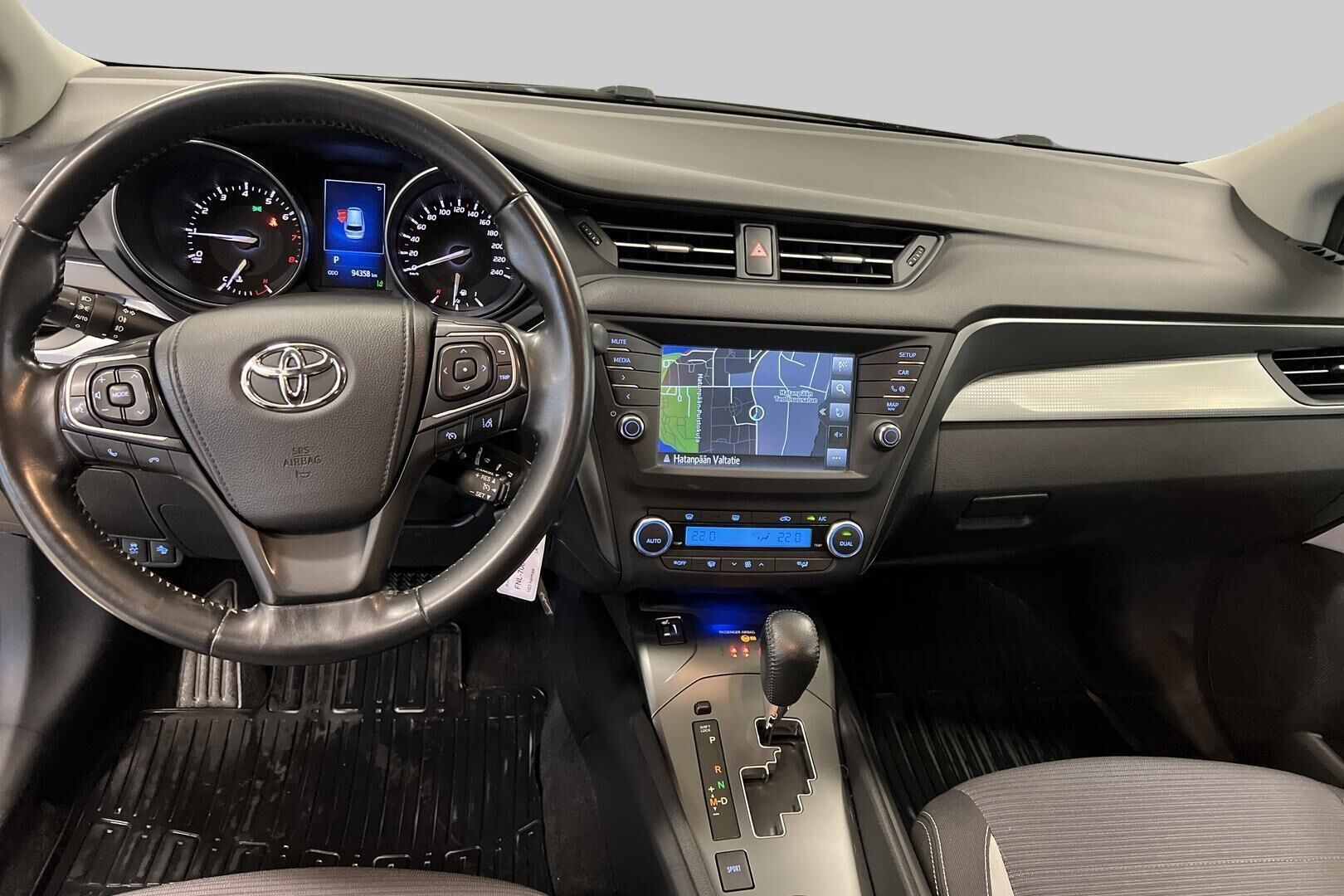 Toyota Avensis iso kuva 11