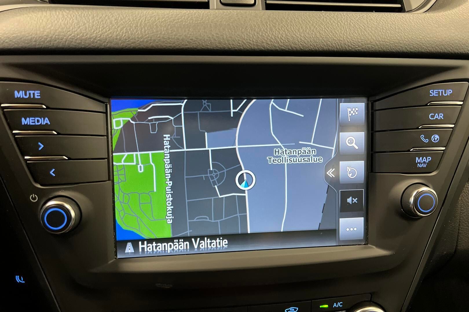 Toyota Avensis iso kuva 15