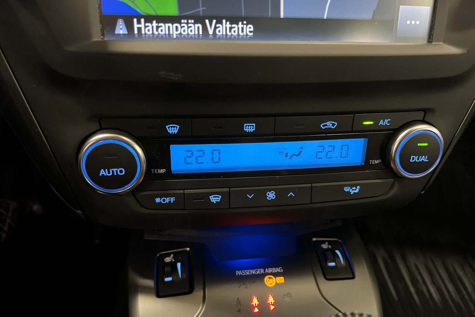 Toyota Avensis iso kuva 16