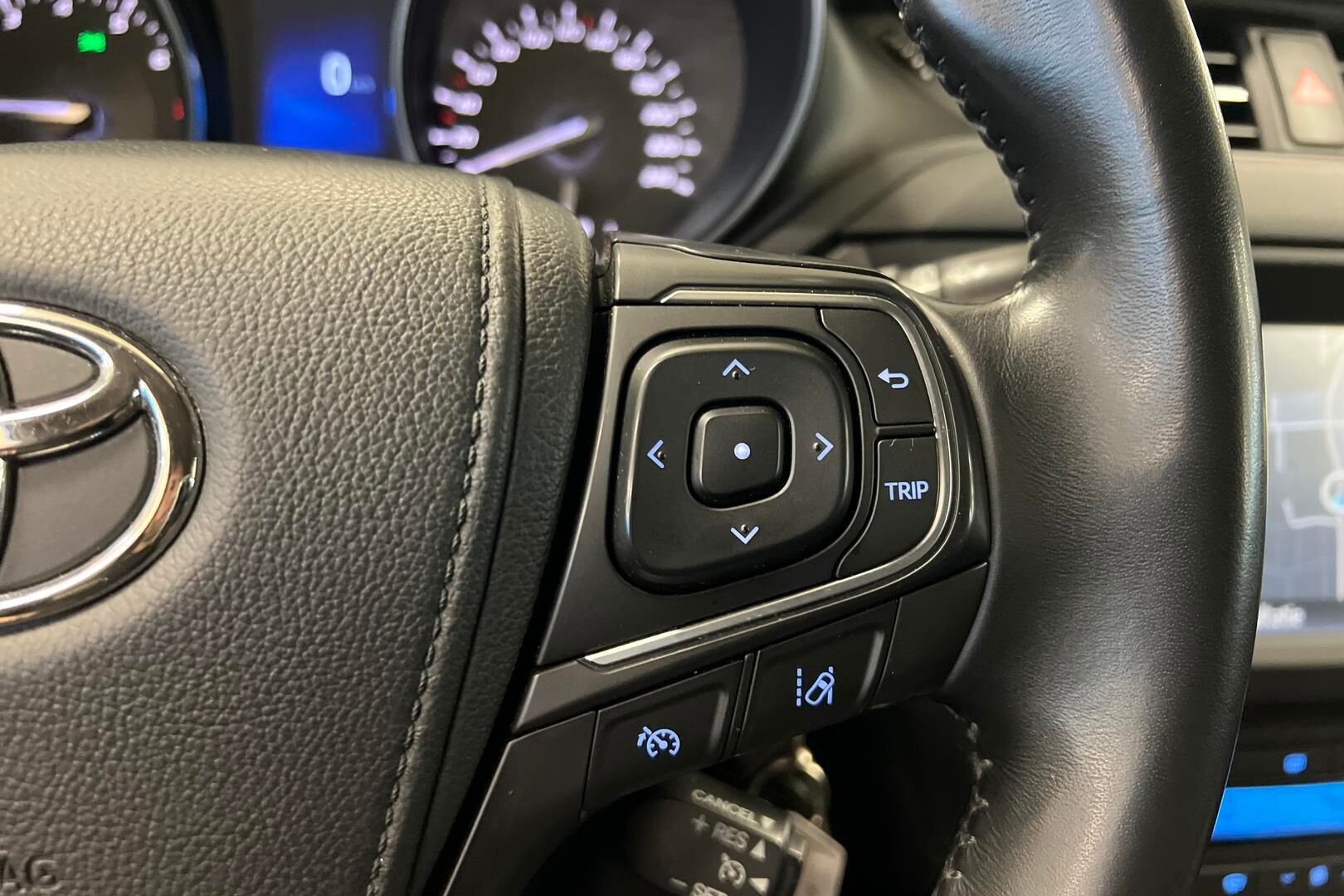 Toyota Avensis iso kuva 18