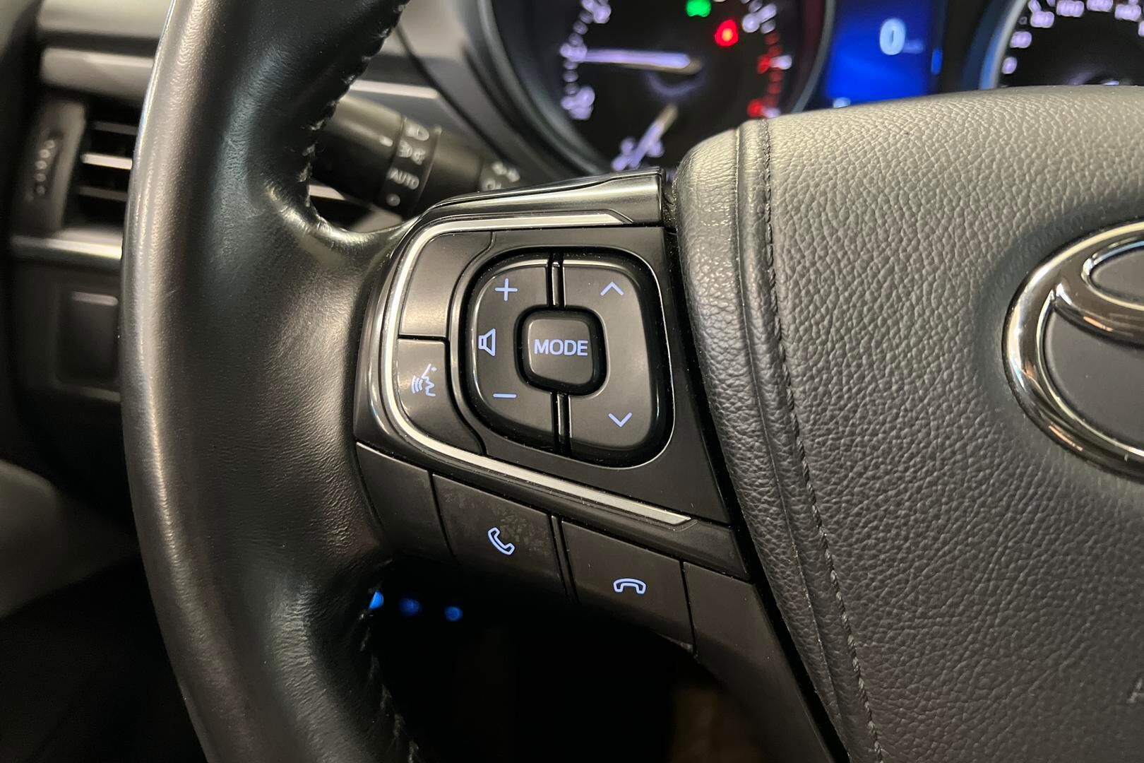 Toyota Avensis iso kuva 19