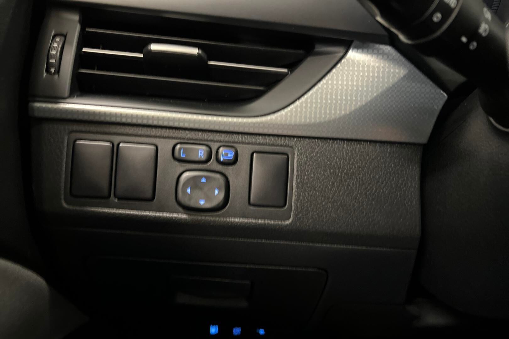 Toyota Avensis iso kuva 21