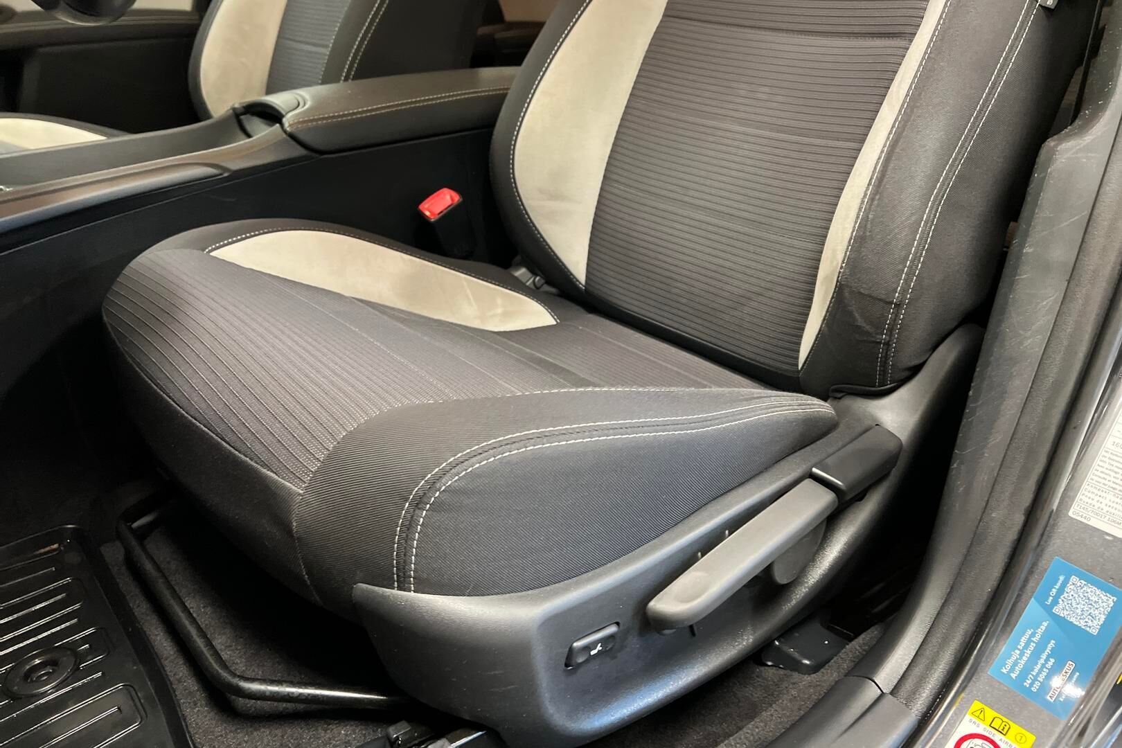 Toyota Avensis iso kuva 22