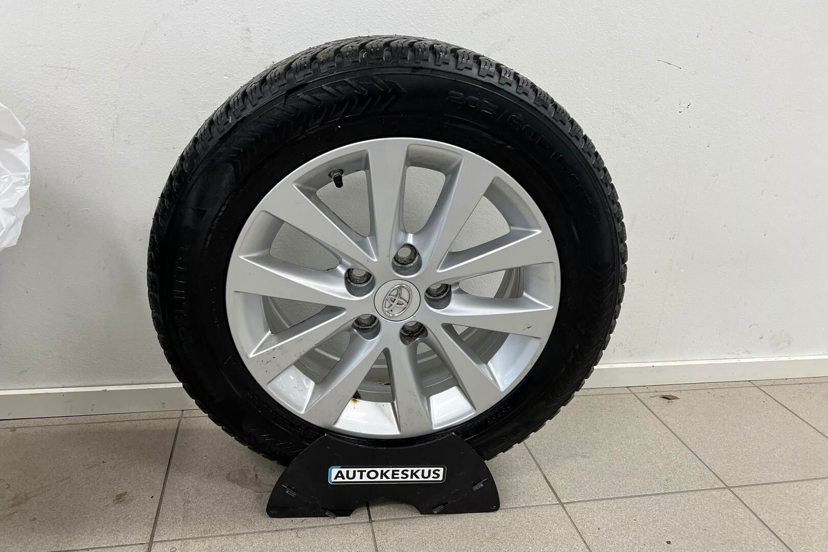 Toyota Avensis iso kuva 23