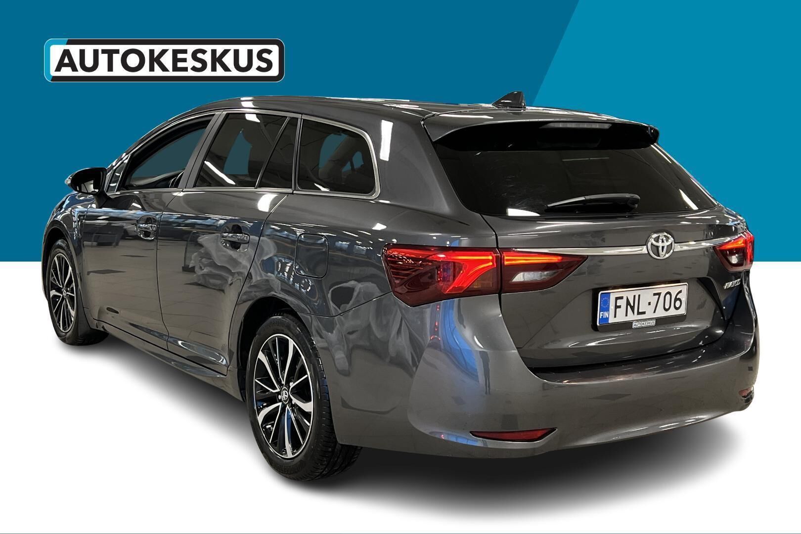 Toyota Avensis iso kuva 7