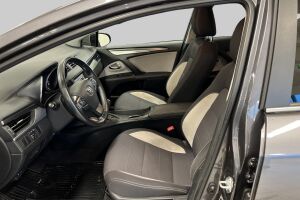 Toyota Avensis esikatselu 9