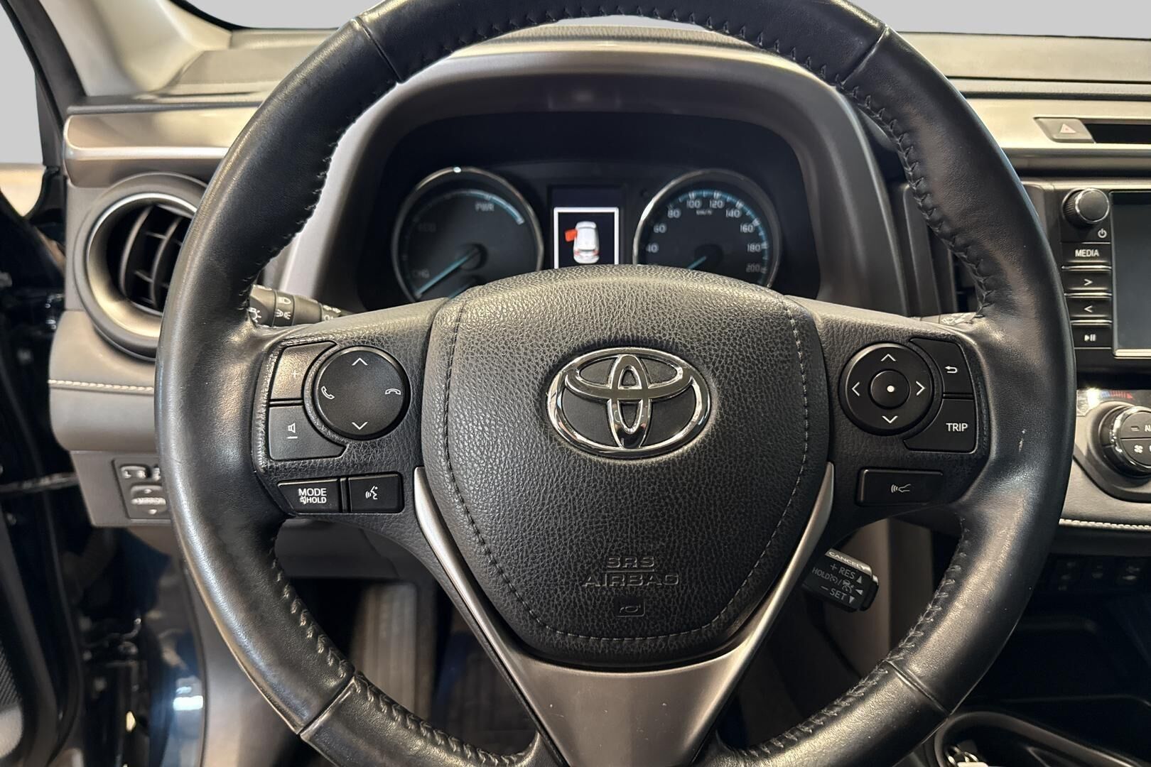 Toyota RAV4 iso kuva 16