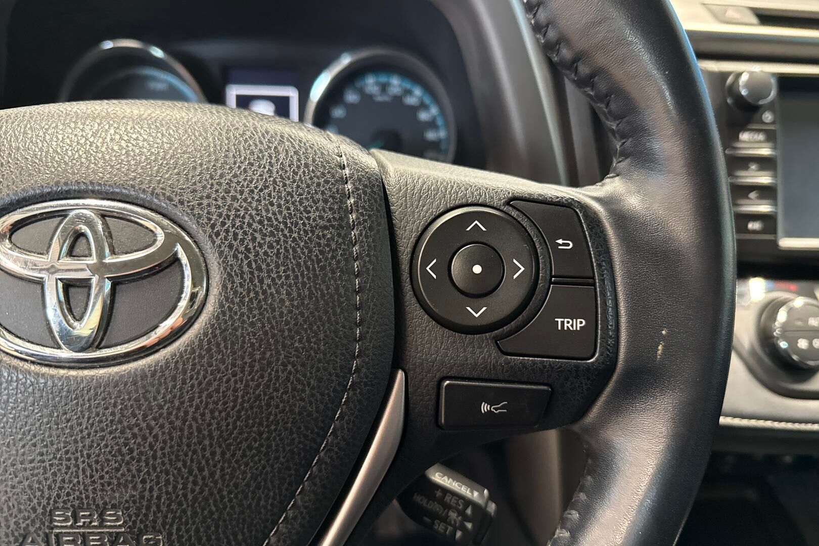 Toyota RAV4 iso kuva 18