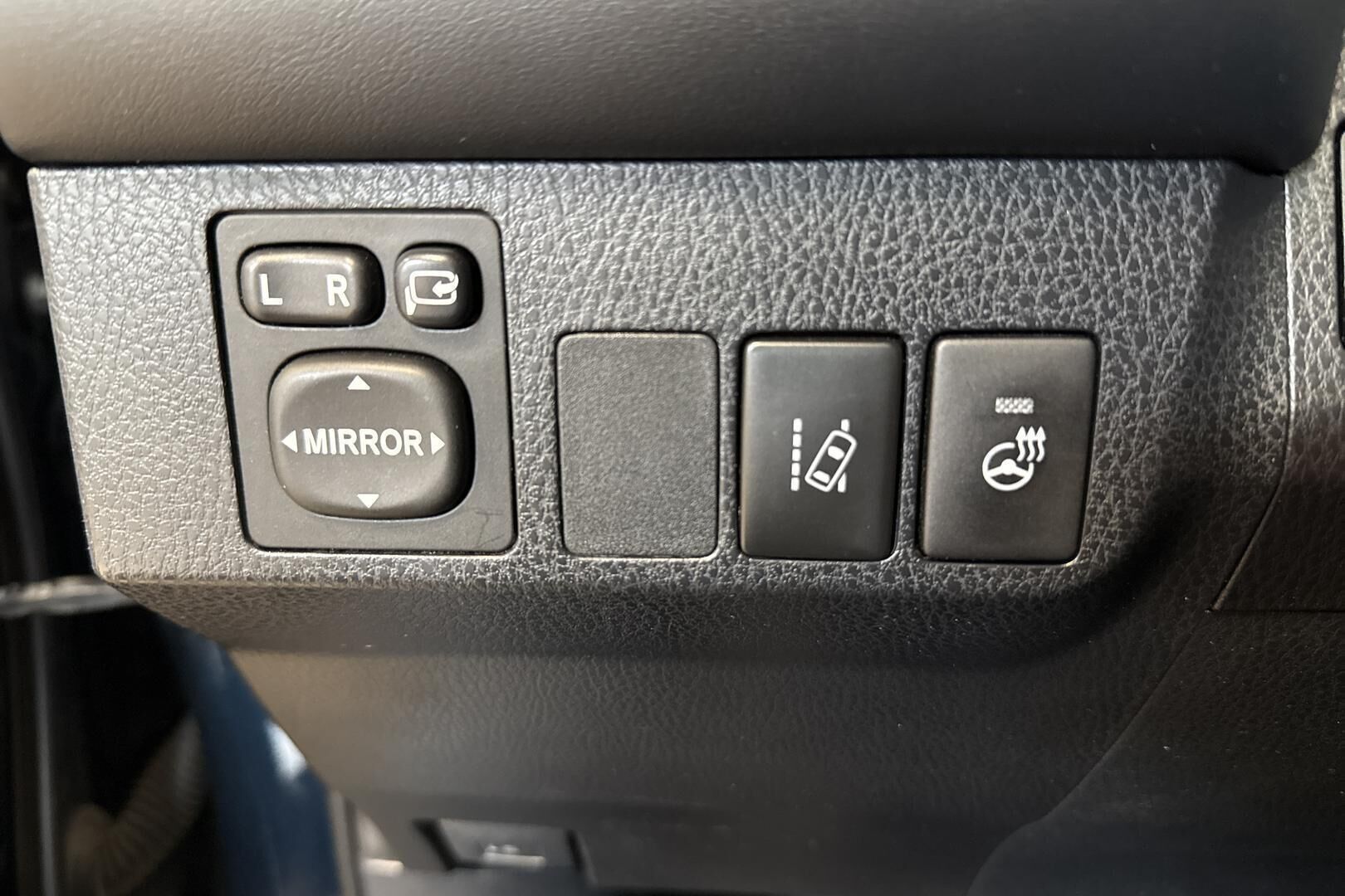 Toyota RAV4 iso kuva 19