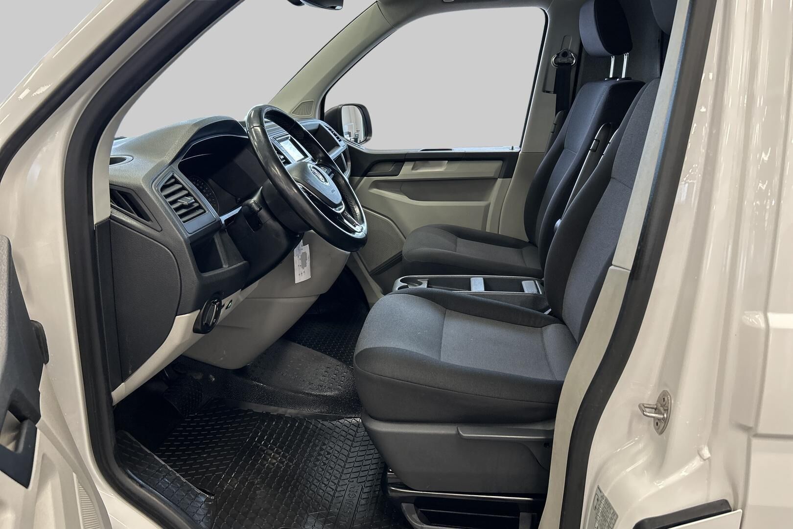 Volkswagen Transporter iso kuva 9