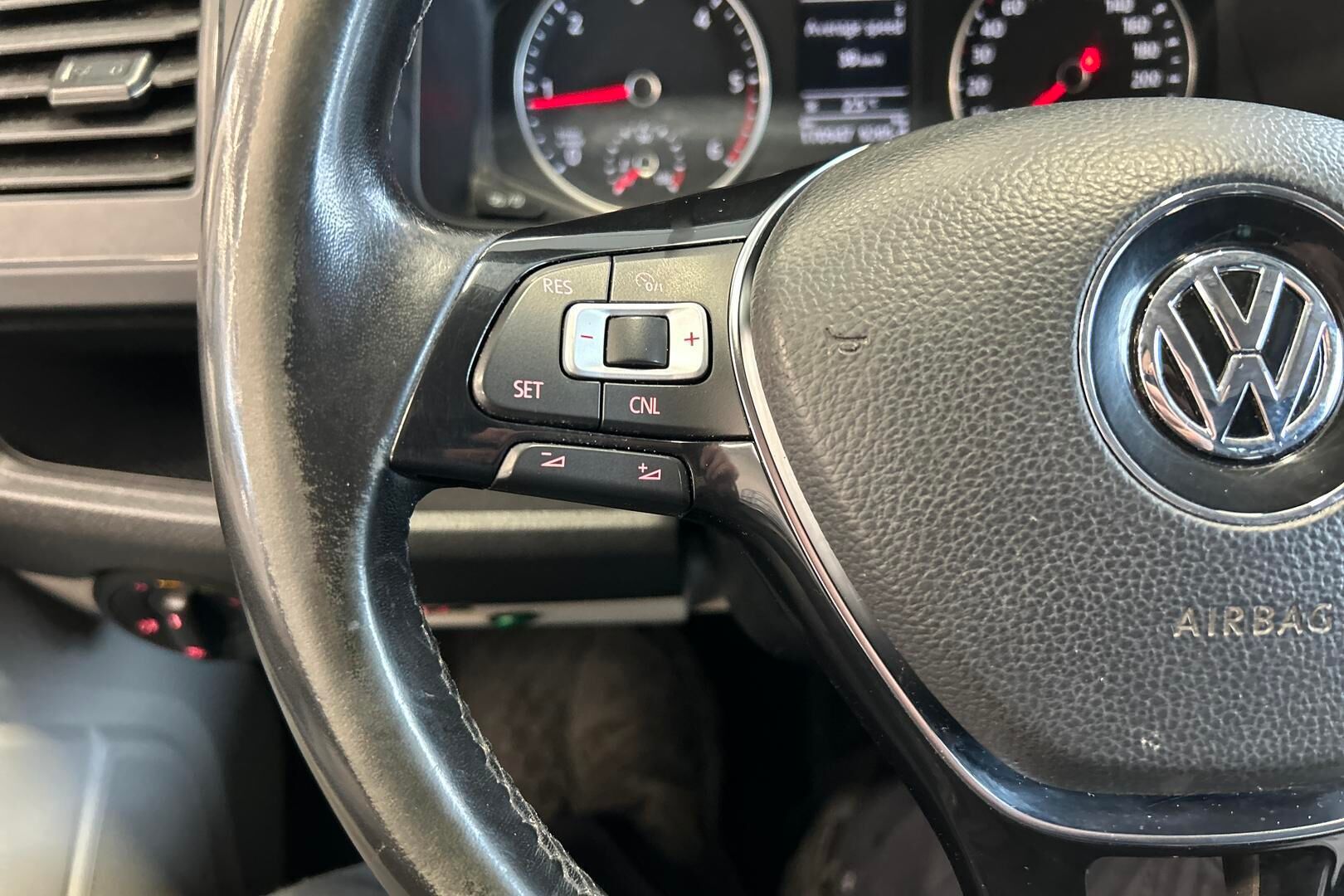 Volkswagen Transporter iso kuva 16