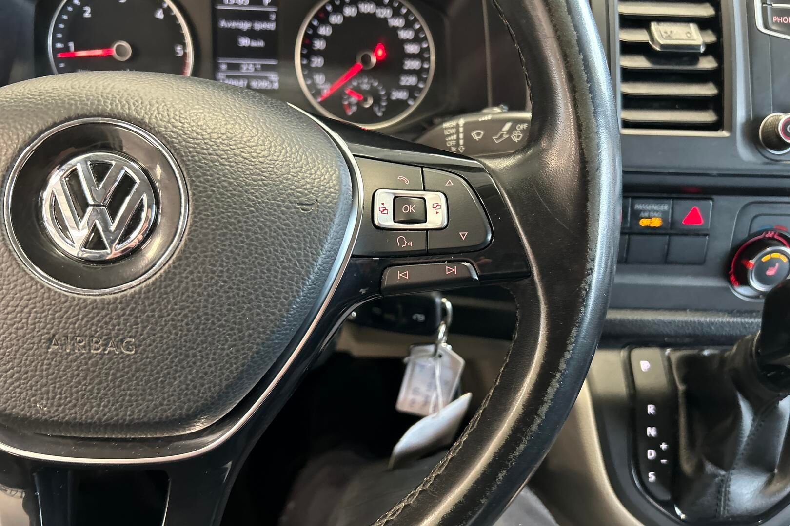 Volkswagen Transporter iso kuva 17