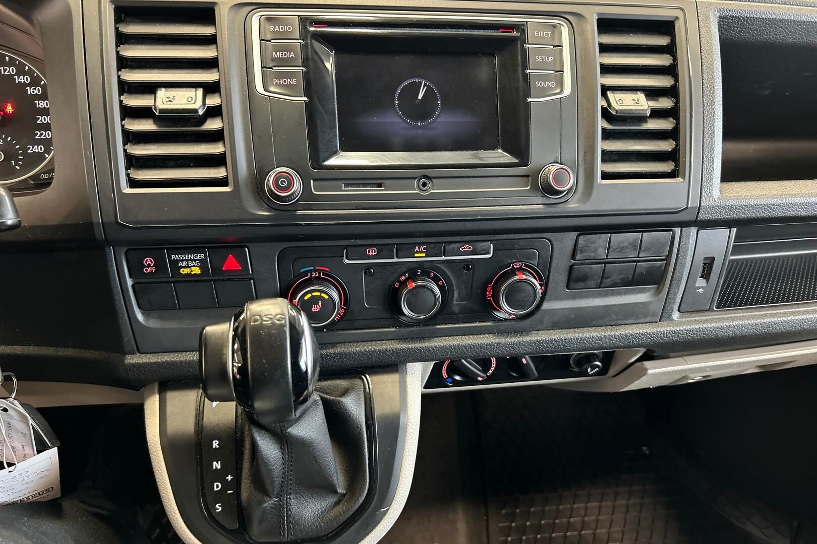 Volkswagen Transporter iso kuva 18