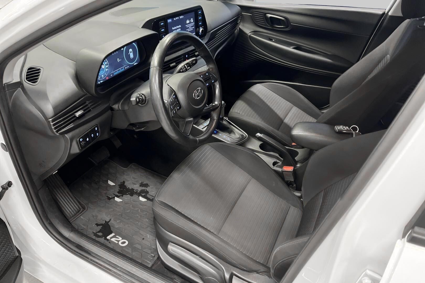 Hyundai i20 Hatchback iso kuva 9