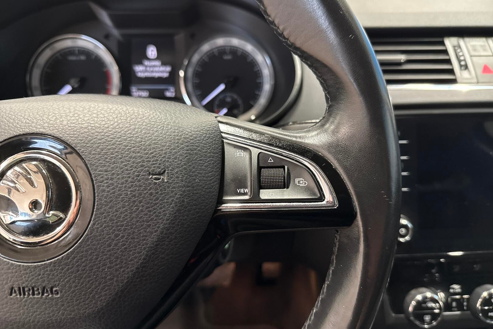 Skoda Octavia iso kuva 22