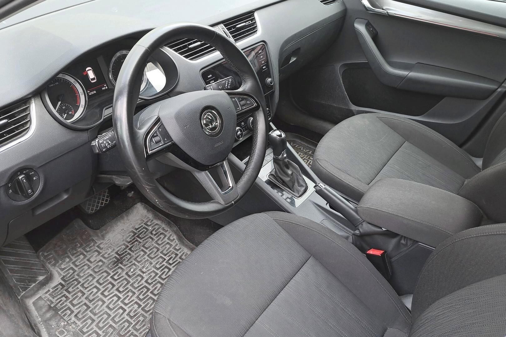 Skoda Octavia iso kuva 1